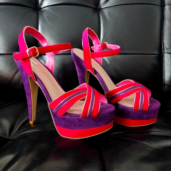 Shoedazzle suede platform heels - Picture 2 of 3
